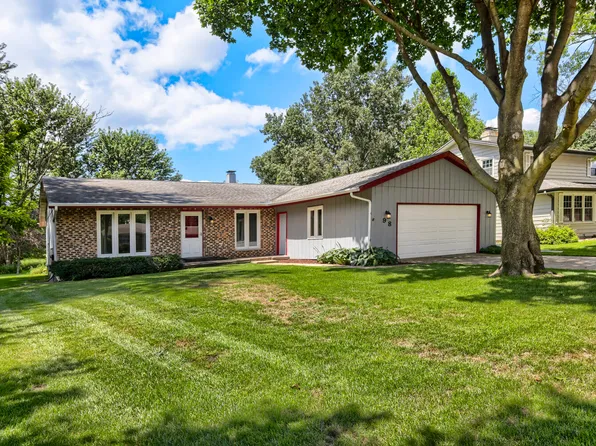 98 Brookside Dr, Elgin, IL 60123