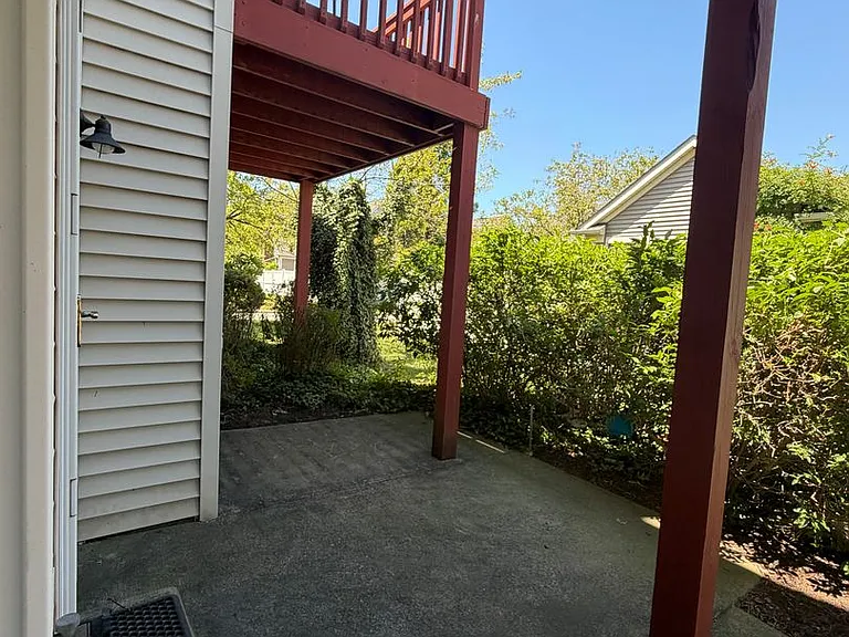 8325 Beacon Pl — Photo 14