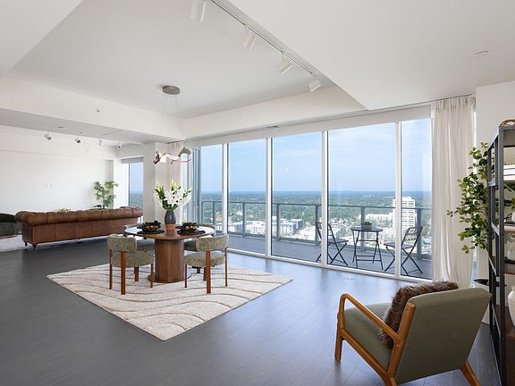 4th image of 110 N Corcoran St #2502