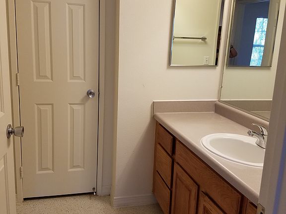 5th image of 5901 Victory Dr APT 206