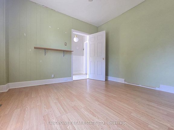 4th image of 451 Ontario St S