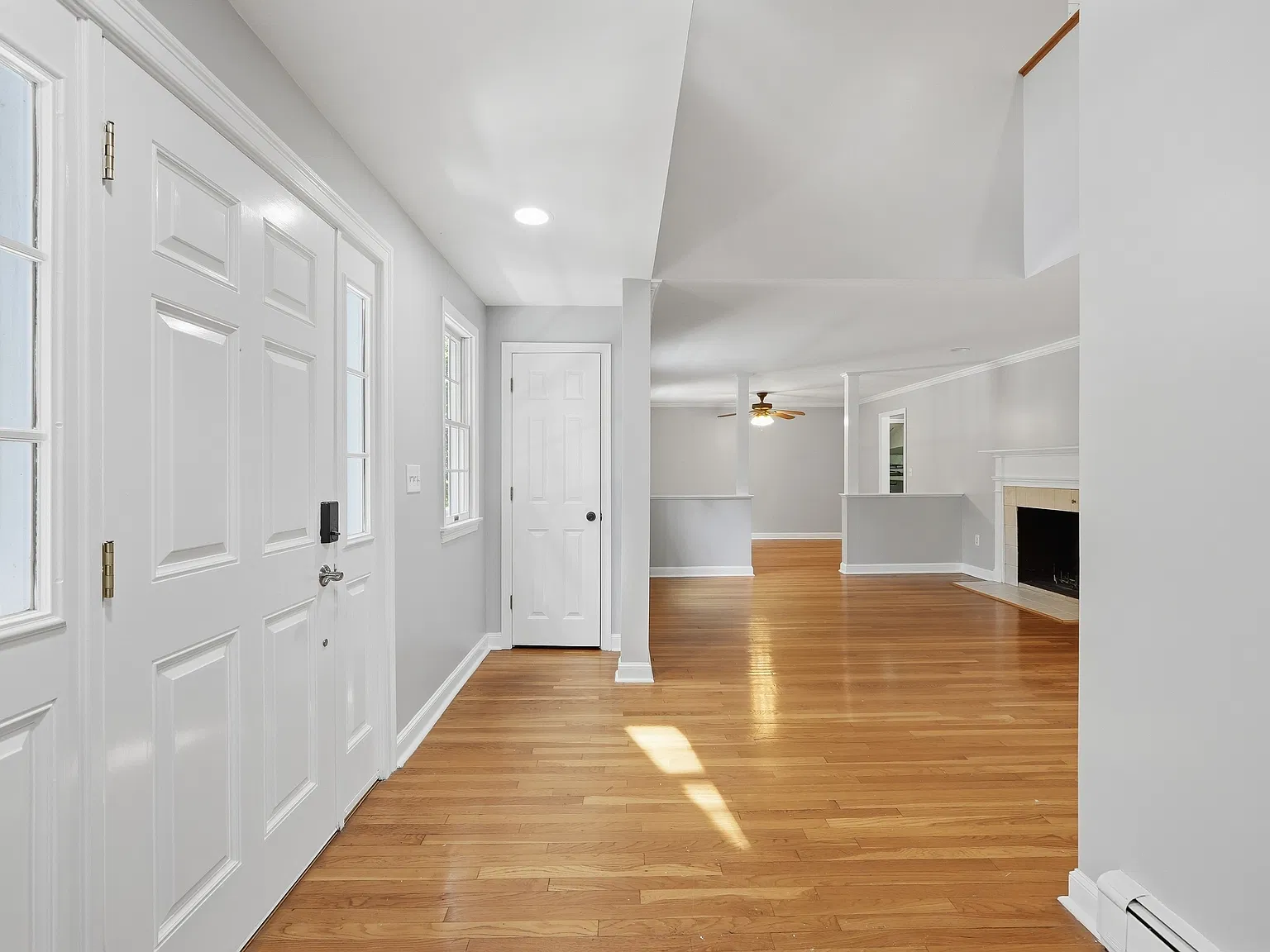 3 bed, 2.5 bath, 2601 sqft, $5,800 — Photo 4