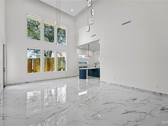 4th image of 808 La Laguna Rd