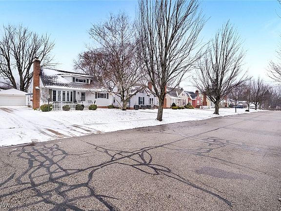2nd image of 15893 Parklawn Ave