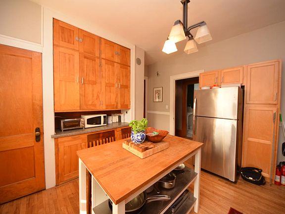 3rd image of 786 Ashland Ave