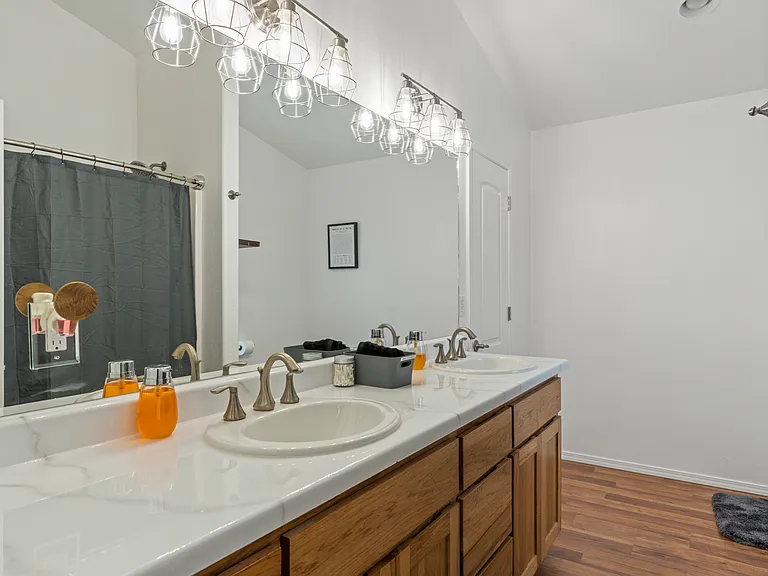 1710 N Taylor Cir — Photo 17