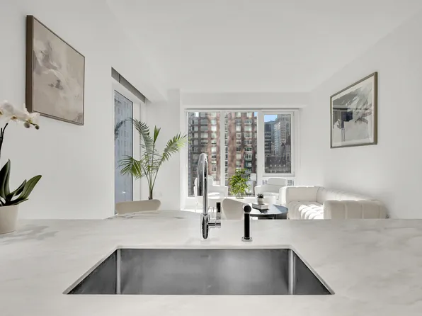 138 East 50th Street image 30 of 69