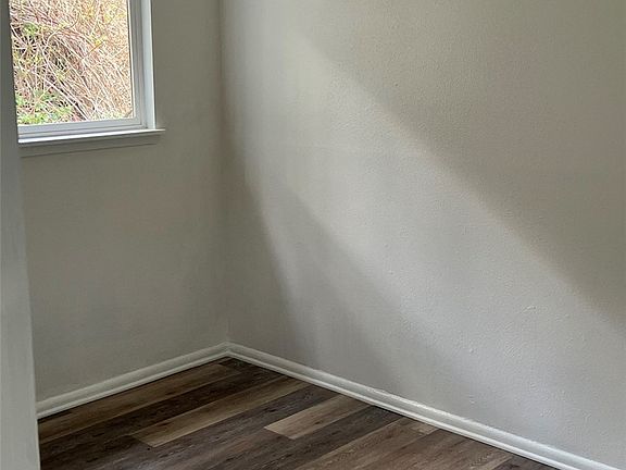4th image of 1703 Bloomington Ave