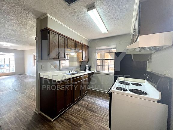 2nd image of 402 Loire Ave APT A