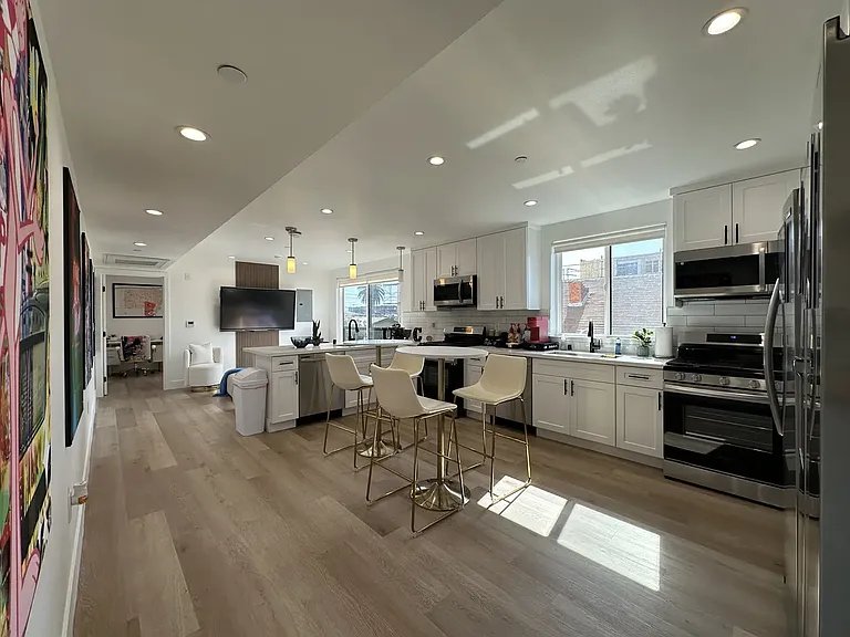35 1340 1/2 Pl W — Photo 38