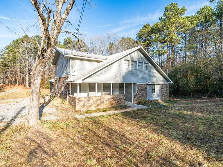 1624 Fairview Dr — Photo 2
