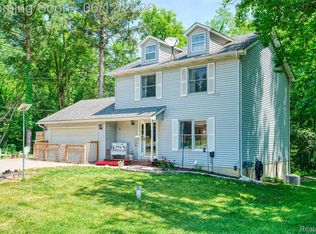 8639 Legrand Dr, Brighton, MI 48116