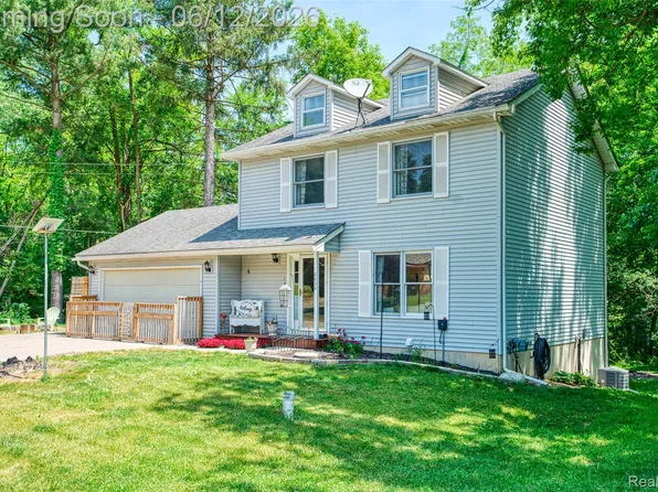 8639 Legrand Dr, Brighton, MI 48116