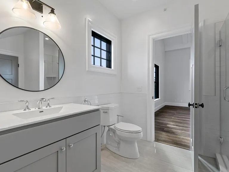 "Windsor" -1BR / 1BA @ 96 East Ave