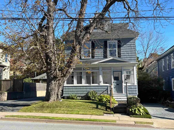 83 Prince Albert Rd, Dartmouth, NS B2Y 1M1