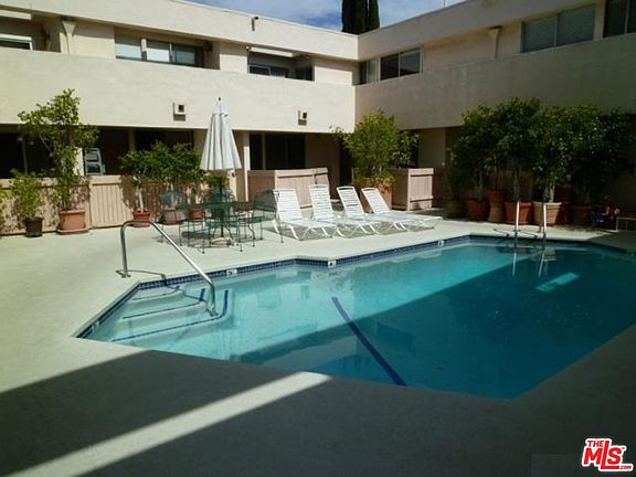 4th image of 17840 Magnolia Blvd #21