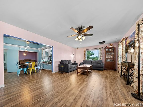 3rd image of 421 Lombar St