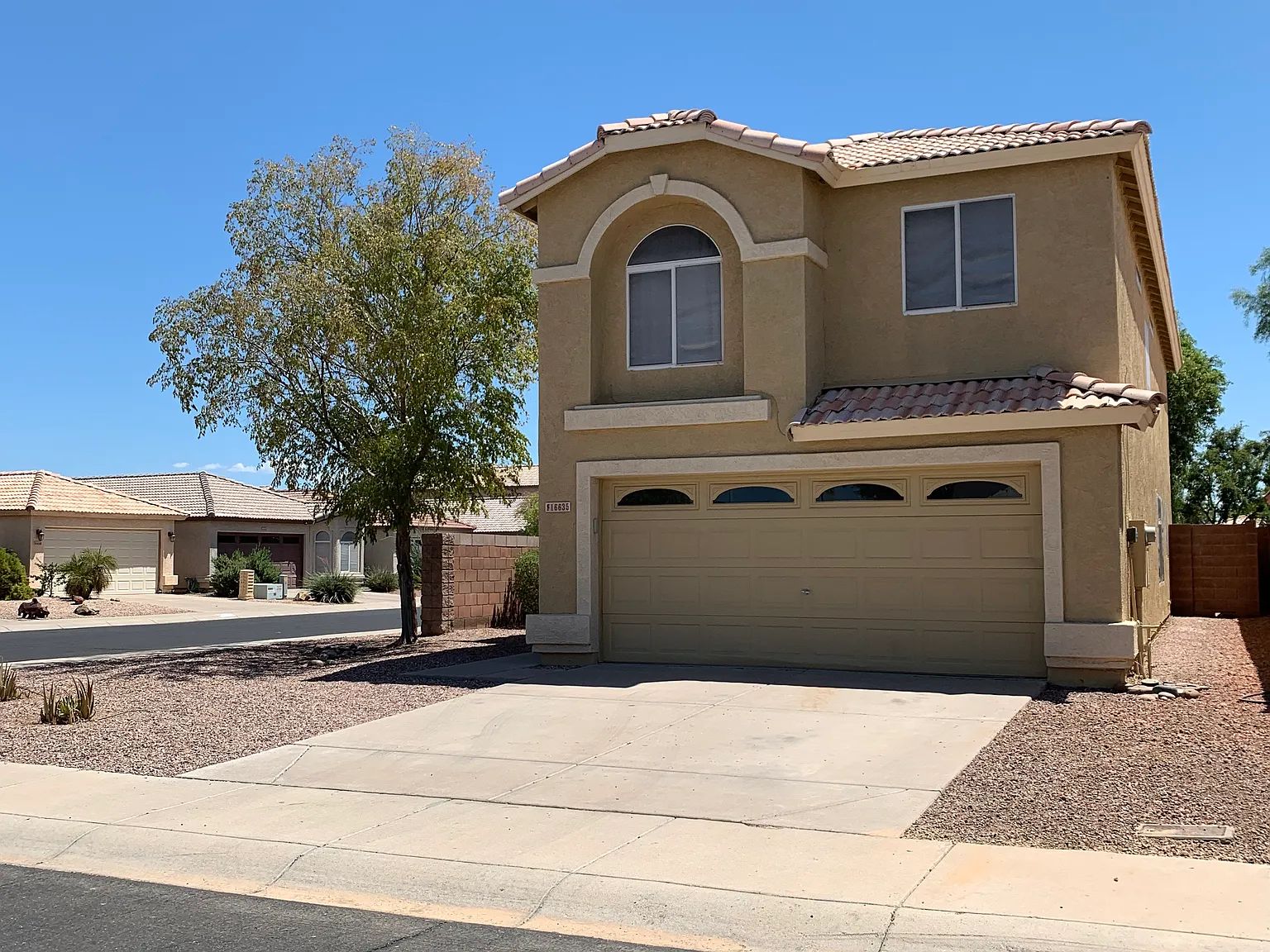 3 bed, 2.5 bath, 1900 sqft, $2,290 — Photo 1