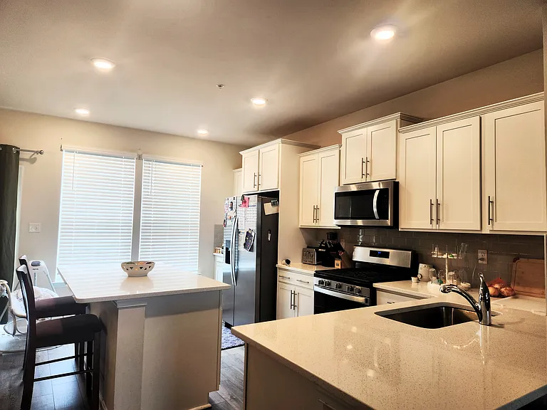 2065 Hinshaw Dr — Photo 6