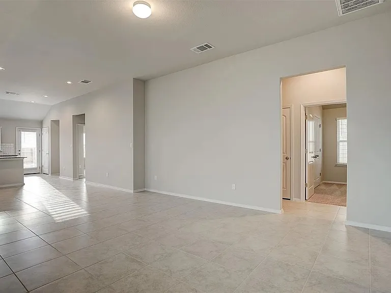 171 White Dunes Dr — Photo 2