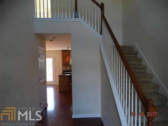 2nd image of 370 The Gables Dr