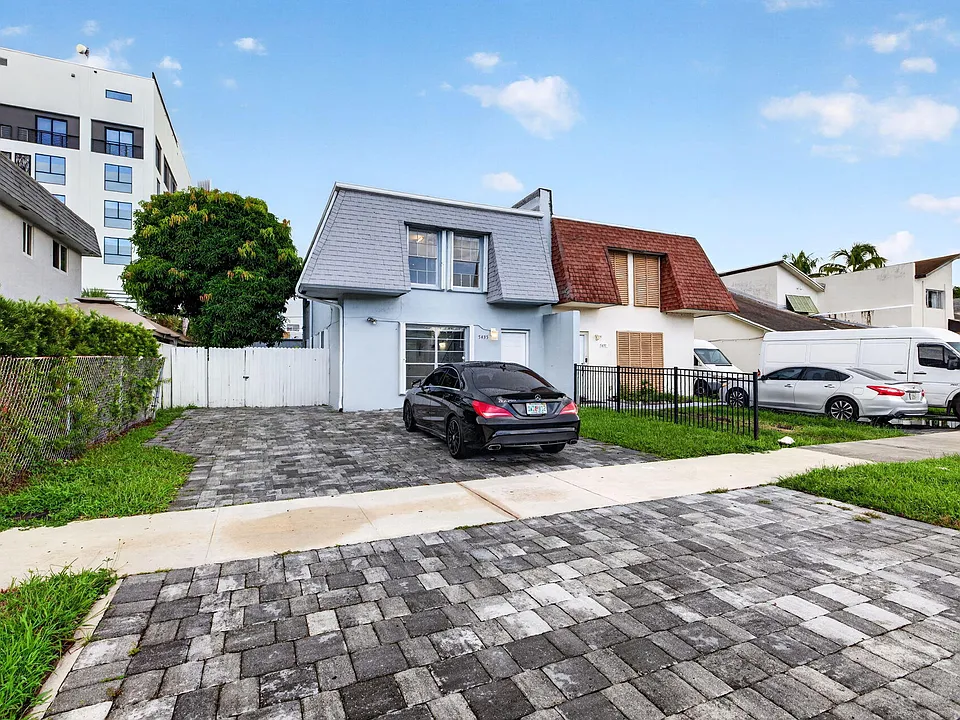 5435 SW 44th Ter