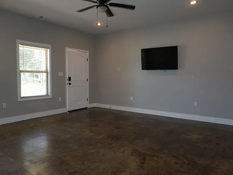 410 W Matthews Ave — Photo 9