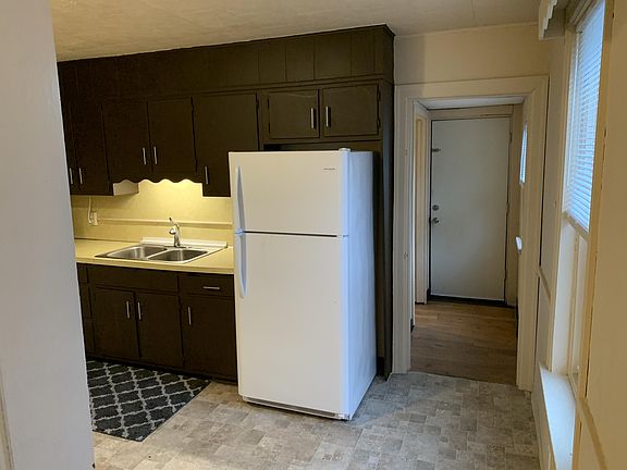 4th image of 617 Belmont St #1
