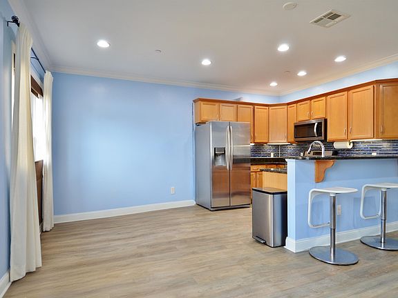 2nd image of 604 Avenue A #104