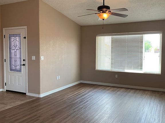 3rd image of 1817 College Park Dr