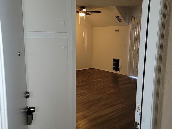 3rd image of 260 S Oak St #260