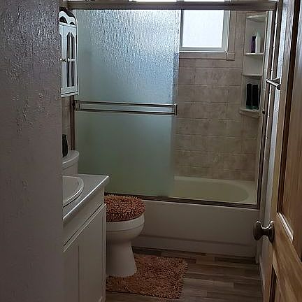 5th image of 940 Patricia Ln