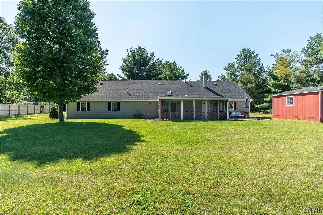 4 bed, 2.0 bath, 1752 sqft, $2,600 — Photo 3