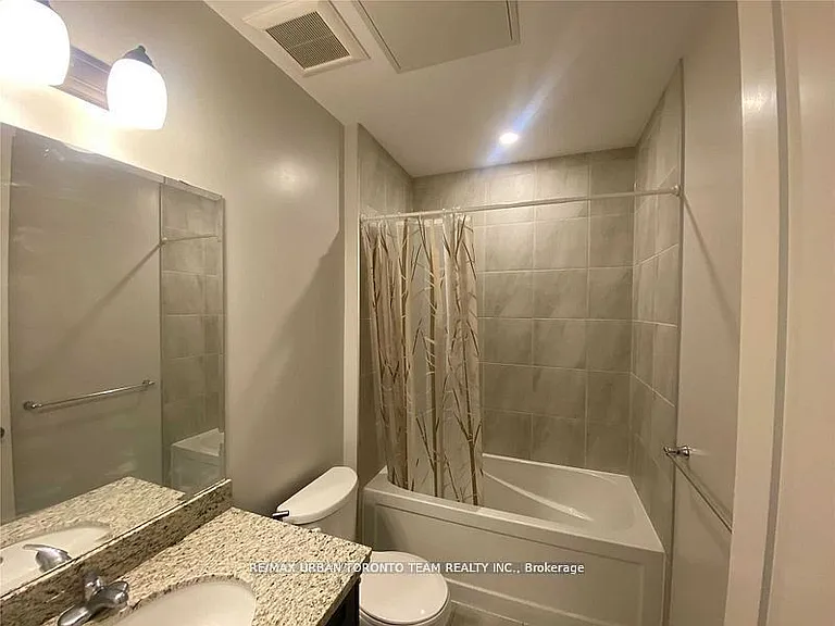 118 King St E #621 — Photo 26