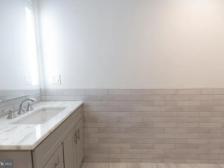 1411-1 Walnut St #203 — Photo 22