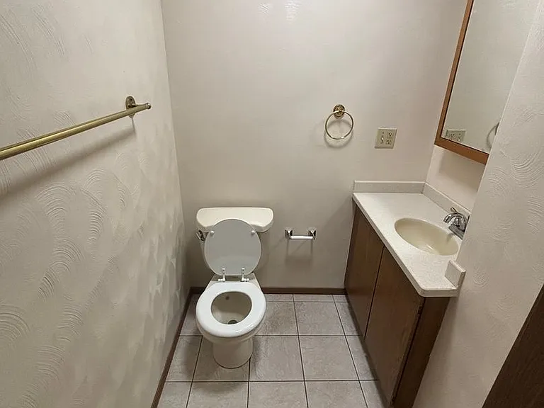 216 Woodcock Dr — Photo 4