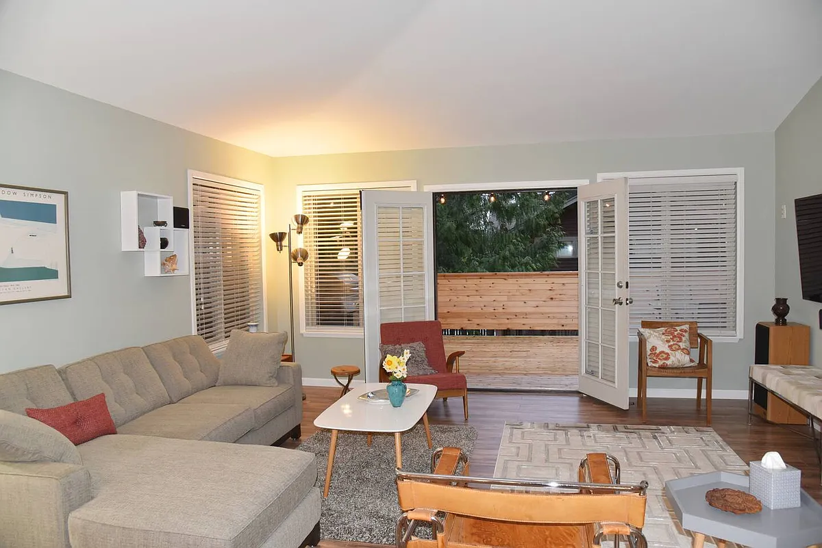 Living Room - 9222 Fletcher Bay Rd NE