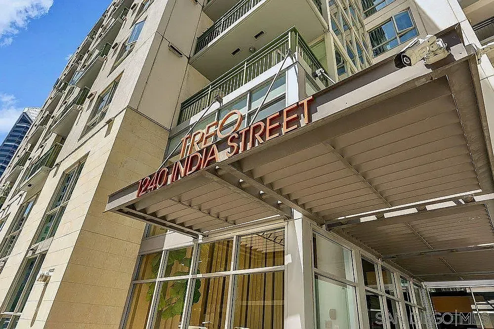 2 bed, 925 sqft, $3,300 — Photo 2