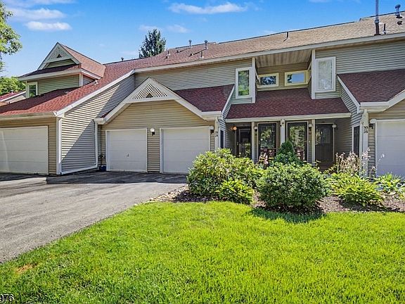 2nd image of 24 Pine Hollow Ct