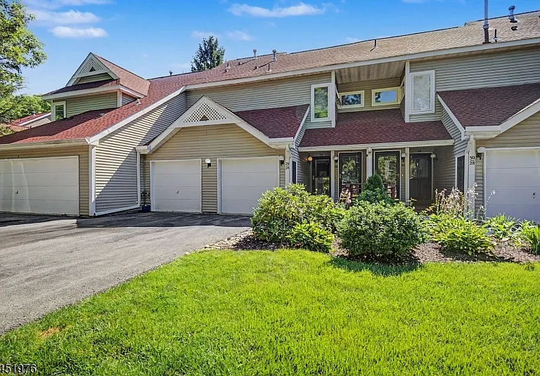 24 Pine Hollow Ct — Photo 2