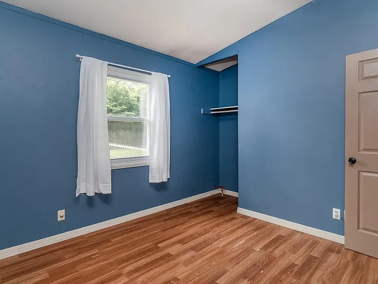 2516 Oxford St — Photo 10
