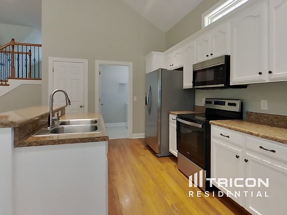 4th image of 713 Excalibur Ct