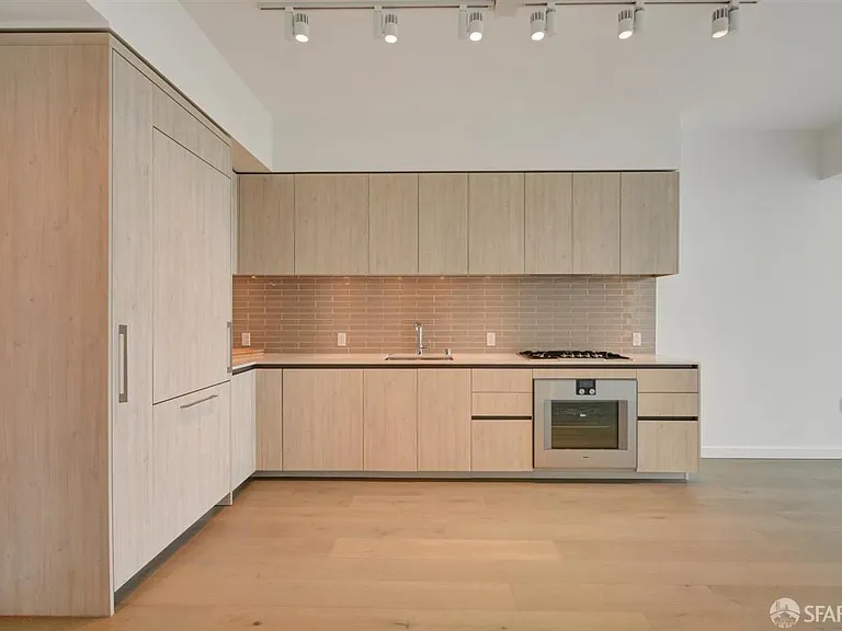 1000 3rd St #916 — Photo 3