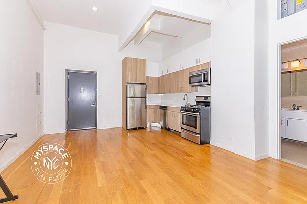 Rented by MySpaceNYC | media 6