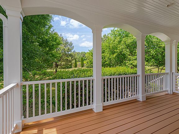 3rd image of 303 Crooked Meadow Ln