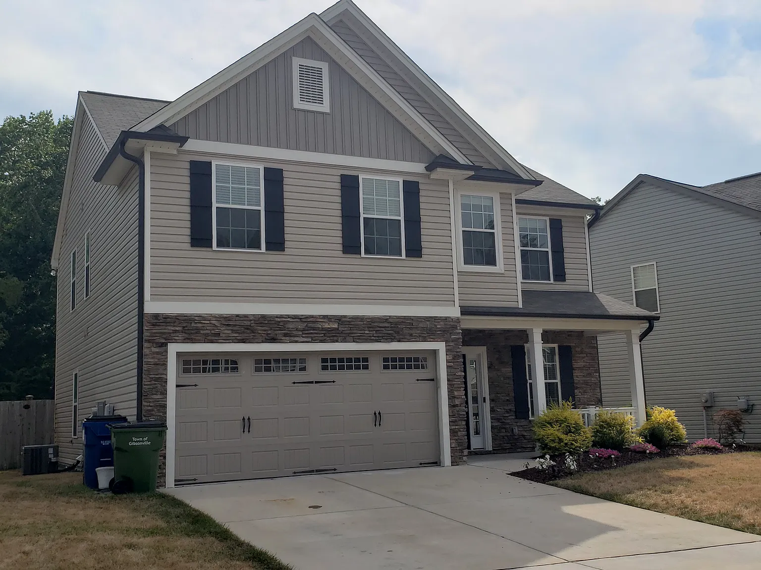 4 bed, 2.5 bath, 2291 sqft, $1,995 — Photo 1