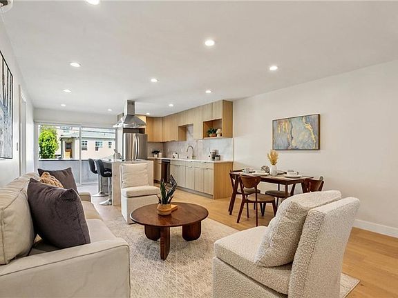 5th image of 1824 Fairburn Ave #304