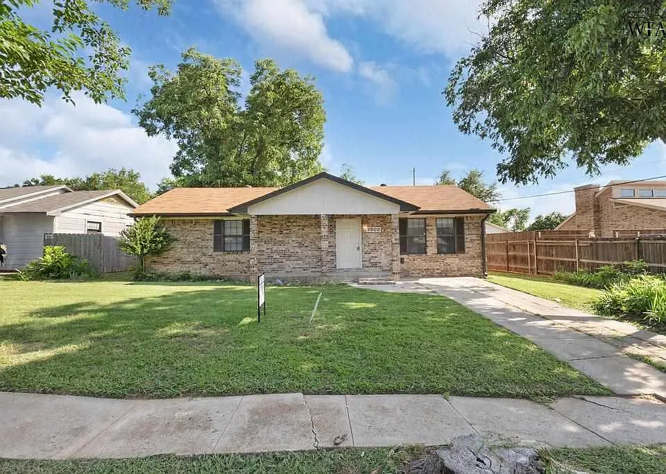 3902 Cynthia Ln