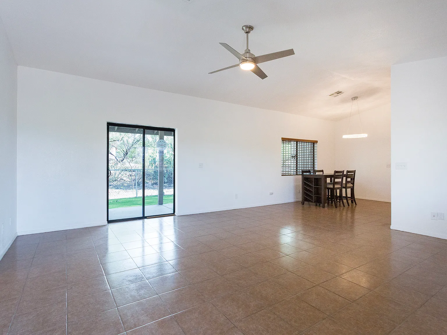 3 bed, 1417 sqft, $1,900 — Photo 3