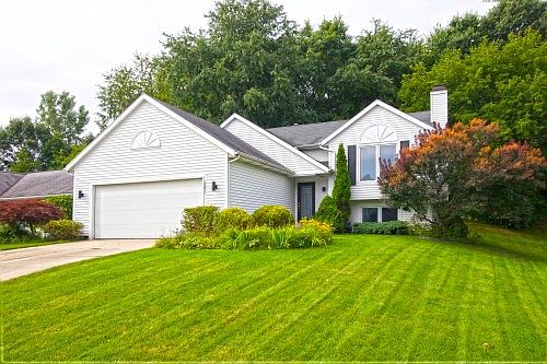 2nd image of 2231 Thistledowne Dr NE